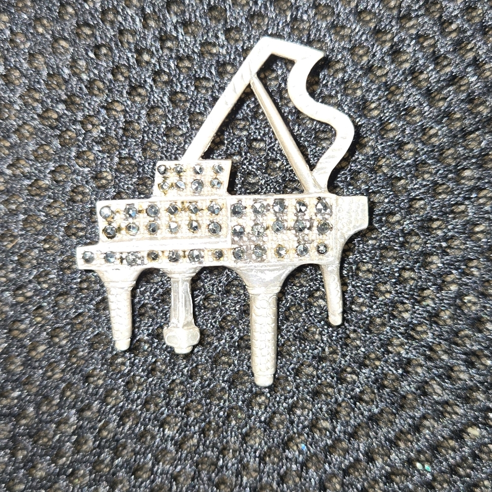 Piano pin